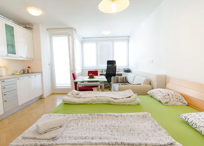 Apartma Centre With A Balcony And Free Parking