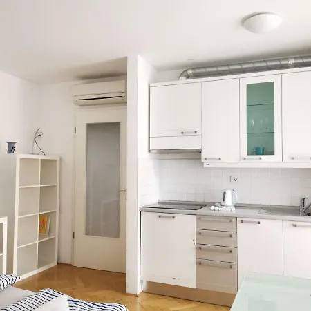 Centre With A Balcony And Free Parking Lejlighed Ljubljana