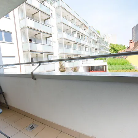Apartman Centre With A Balcony And Free Parking