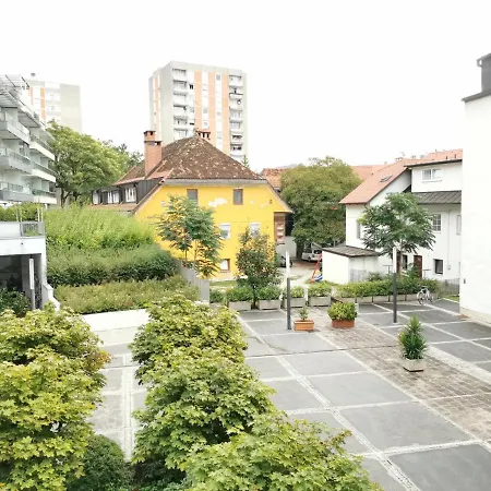 Centre With A Balcony And Free Parking Laibach